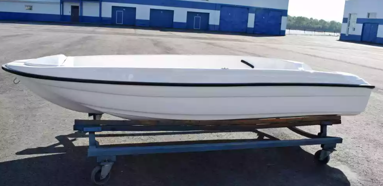 Стеклопластиковая лодка Пингвин (тримаран) в Серпухове