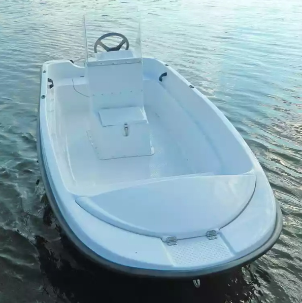 Стеклопластиковая лодка Пингвин с консолью (тримаран) в Серпухове