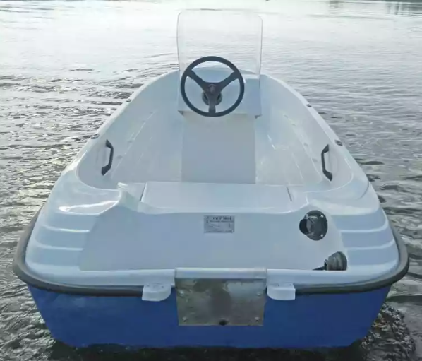 Стеклопластиковая лодка Пингвин с консолью (тримаран) в Серпухове