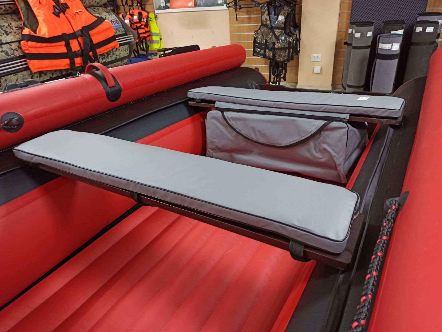 КОМПЛЕКТ МЯГКИХ НАКЛАДОК С СУМКОЙ ДЛЯ ЛОДОК 90Х20 СЕРЫЙ в Серпухове