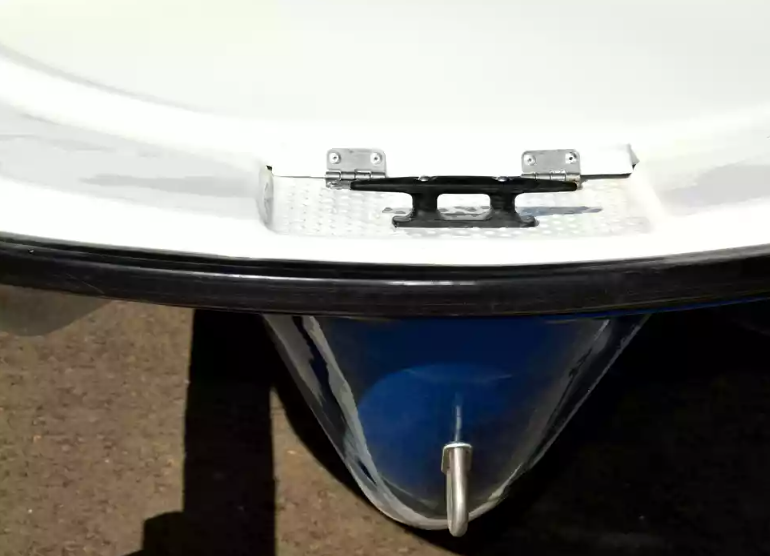 Стеклопластиковая лодка Пингвин с консолью (тримаран) в Серпухове