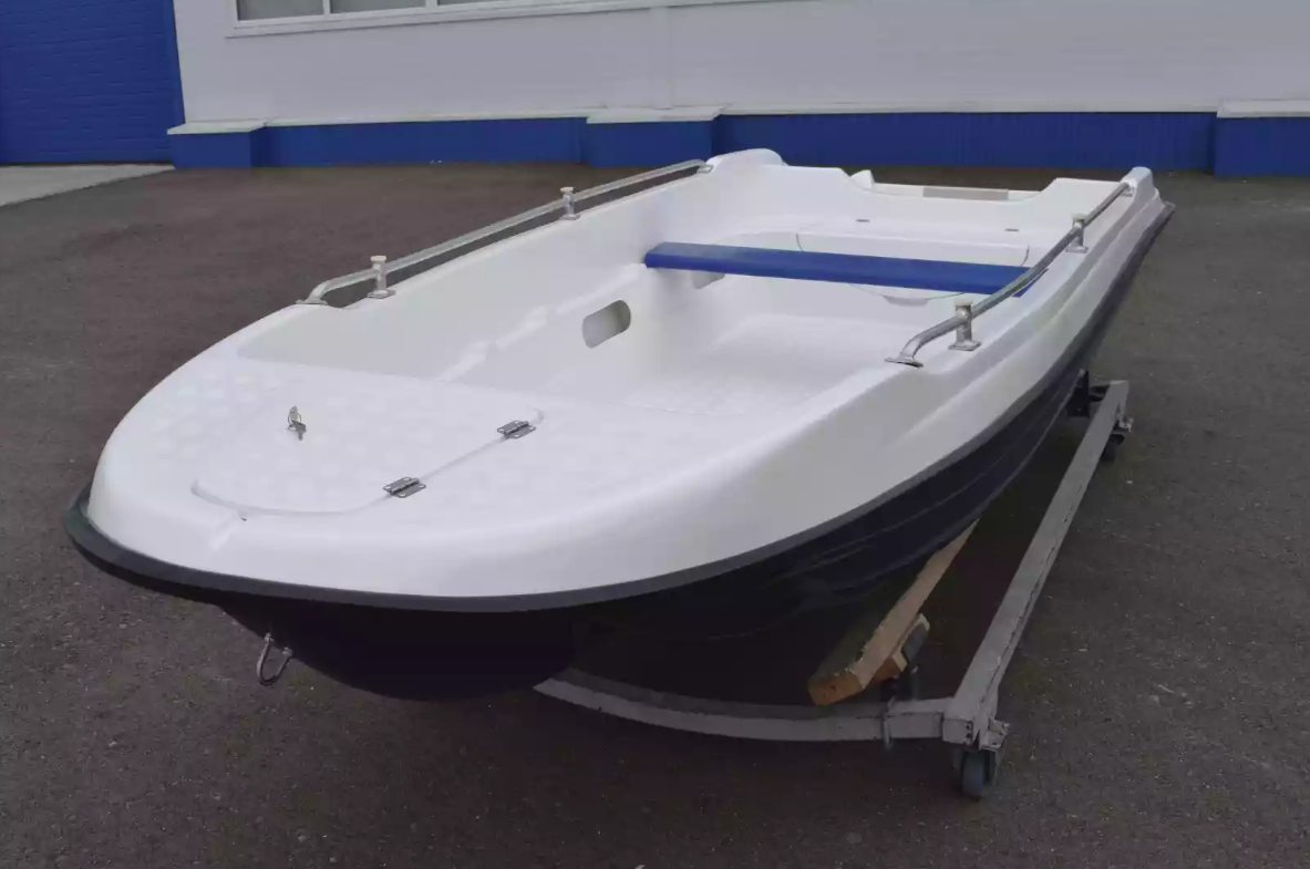 Стеклопластиковая лодка Пингвин New (тримаран) в Серпухове