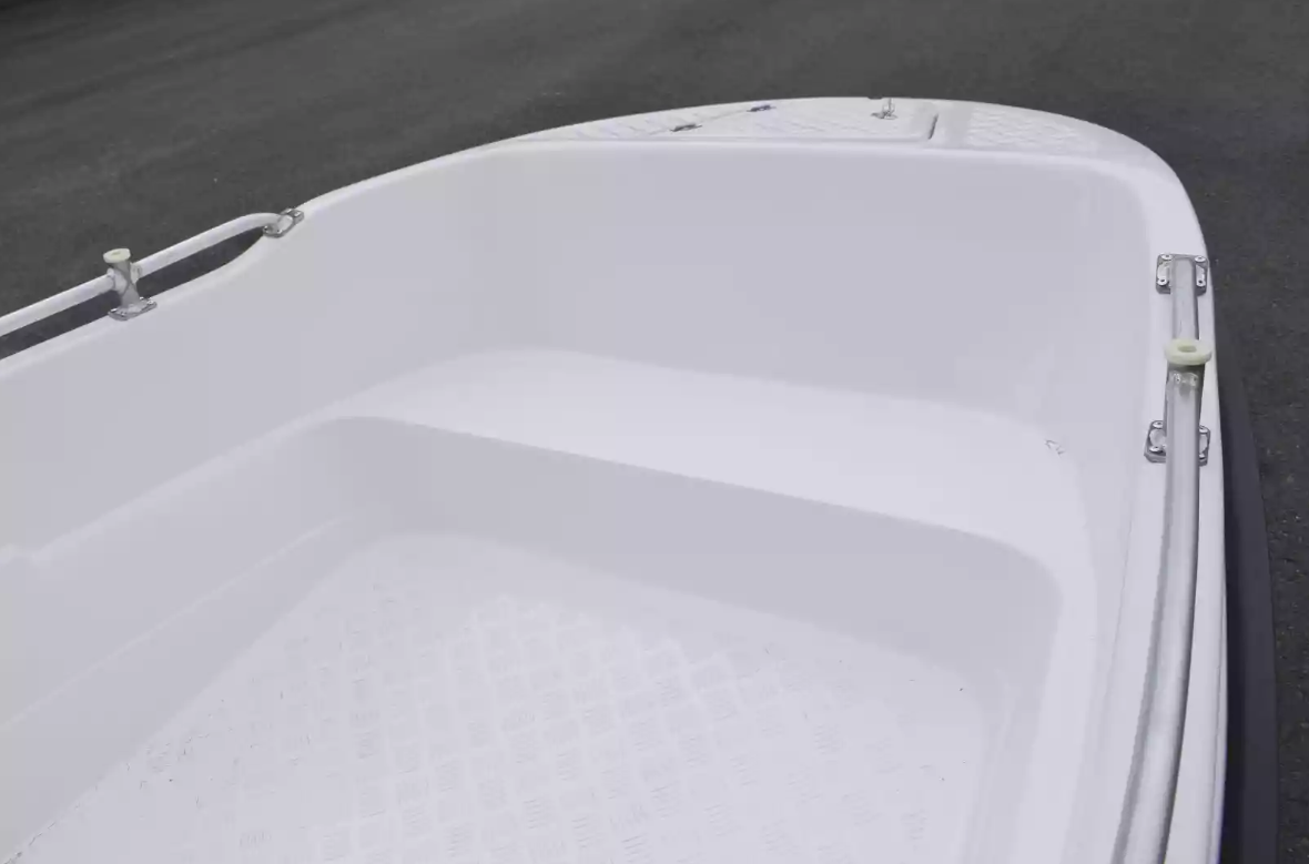 Стеклопластиковая лодка Пингвин New (тримаран) в Серпухове