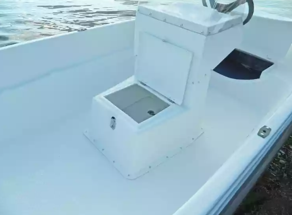 Стеклопластиковая лодка Пингвин с консолью (тримаран) в Серпухове