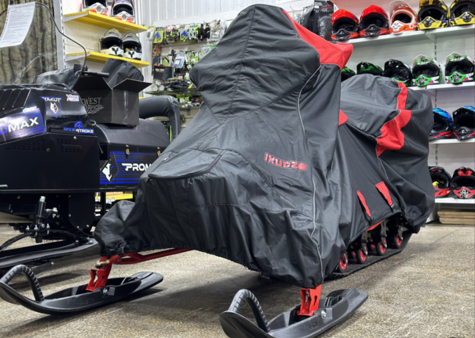 Чехол транспорт. снегохода IKUDZO HUNTER черно-красный Оксфорд ПРЕМИУМ качества с лого IKUDZO в Серпухове