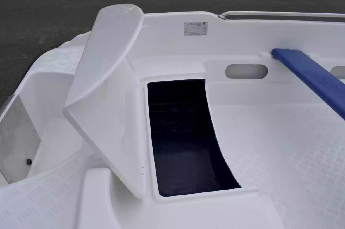 Стеклопластиковая лодка Пингвин New (тримаран) в Серпухове