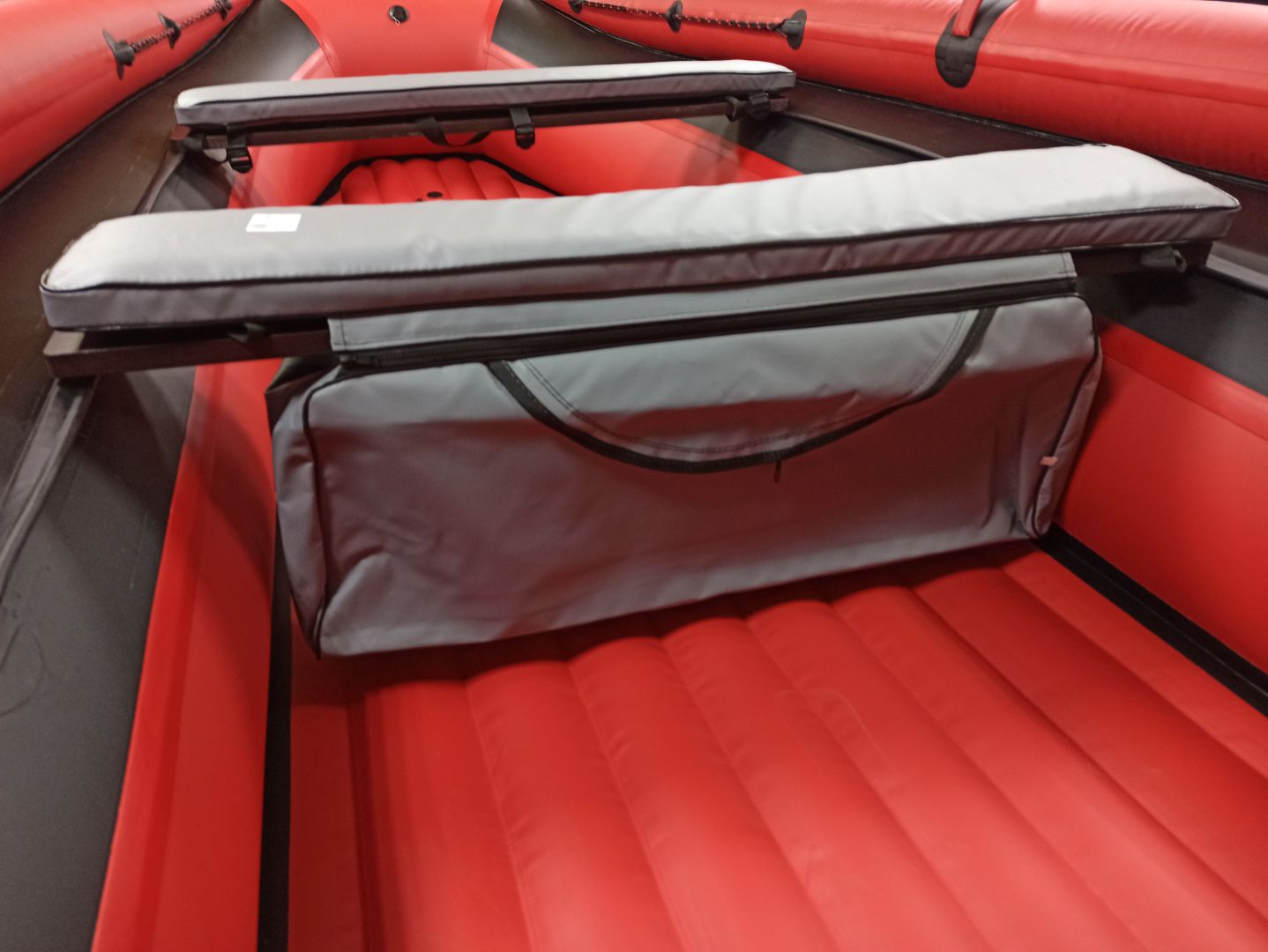 КОМПЛЕКТ МЯГКИХ НАКЛАДОК С СУМКОЙ ДЛЯ ЛОДОК 90Х20 СЕРЫЙ в Серпухове