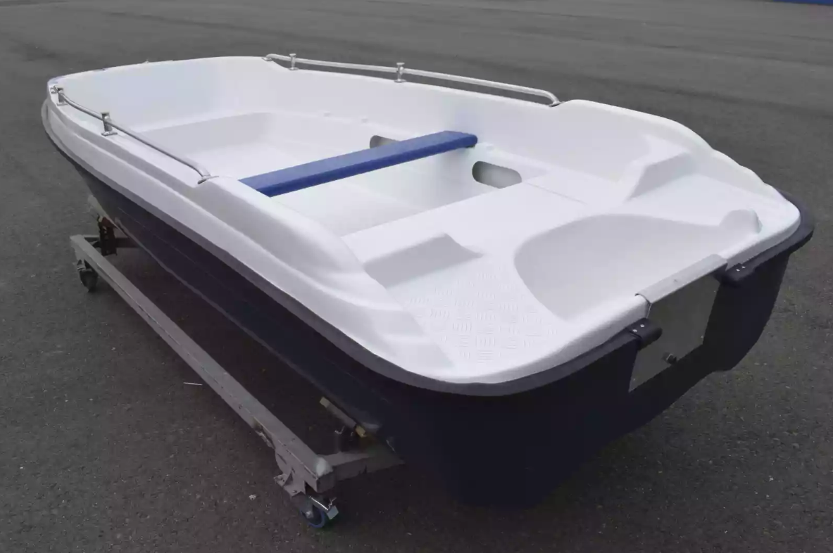 Стеклопластиковая лодка Пингвин New (тримаран) в Серпухове